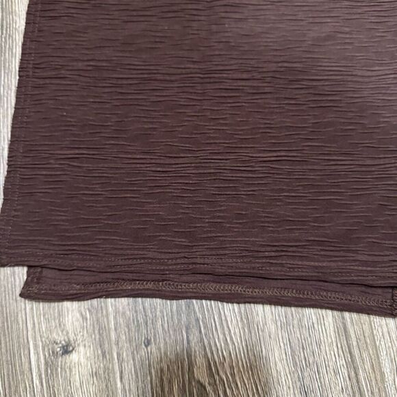 Pretty Little Things SHAPE CHOCOLATE BROWN TEXTURED ONE SHOULDER SPLIT SIDE TOP - Picture 2 of 5